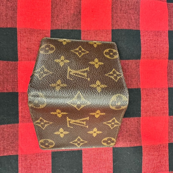LOUIS VUITTON Monogram Bi-Fold Wallet - Picture 4 of 13